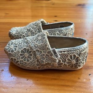 TOMS Tiny Alpargata shoe. Color Silver. Size 5T